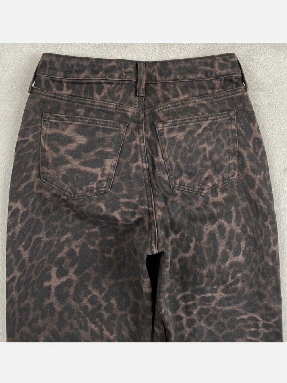 Abercrombie Mid Rise 90’s Straight Leopard Print Jean | Size 26 Tall | NWT - Picture 6 of 13